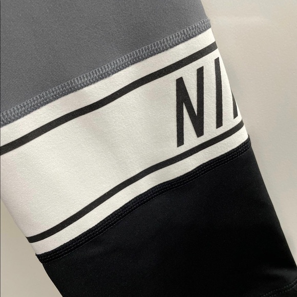 Small RARE Nike Power Mid-Rise Training Crop Legging - Picture 3 of 3